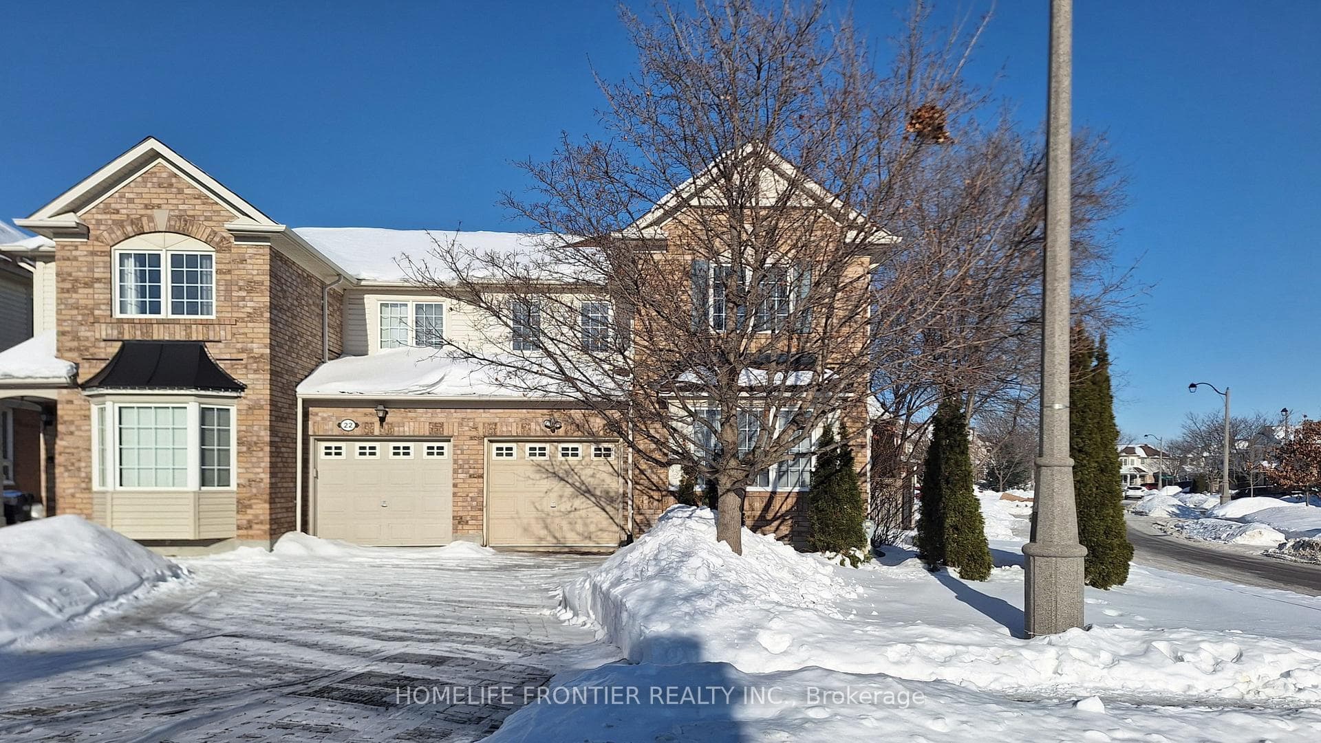 53 Frontenac Crescent photo 2