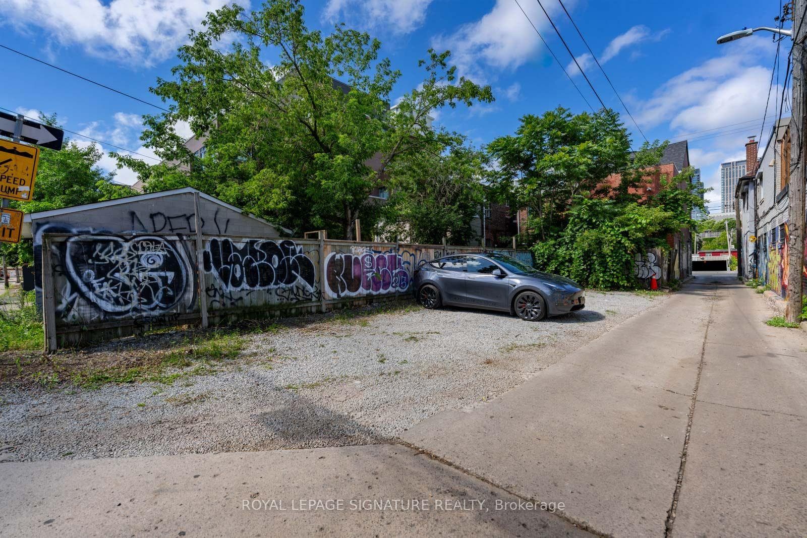 725 Dovercourt Road photo 19