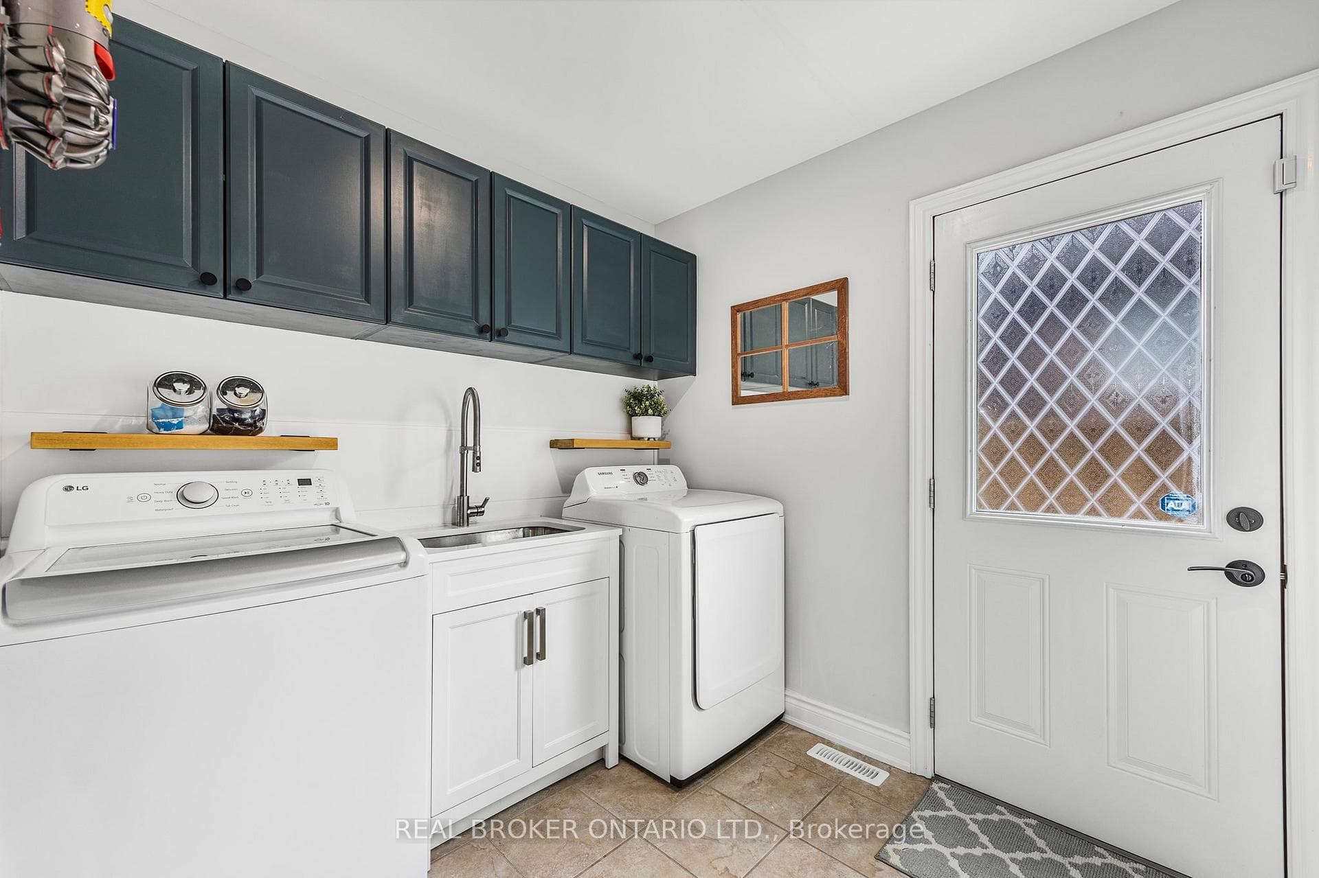 3262 Goldstein Road photo 10