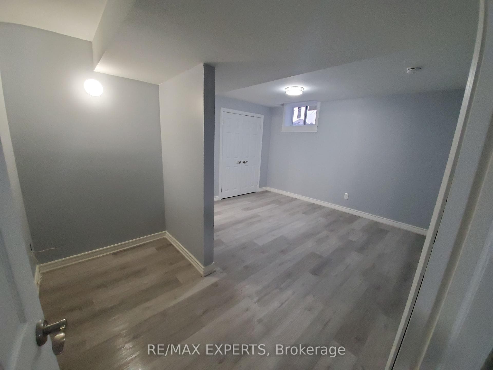 2-544 Fernforest Drive Unit Lower photo 3