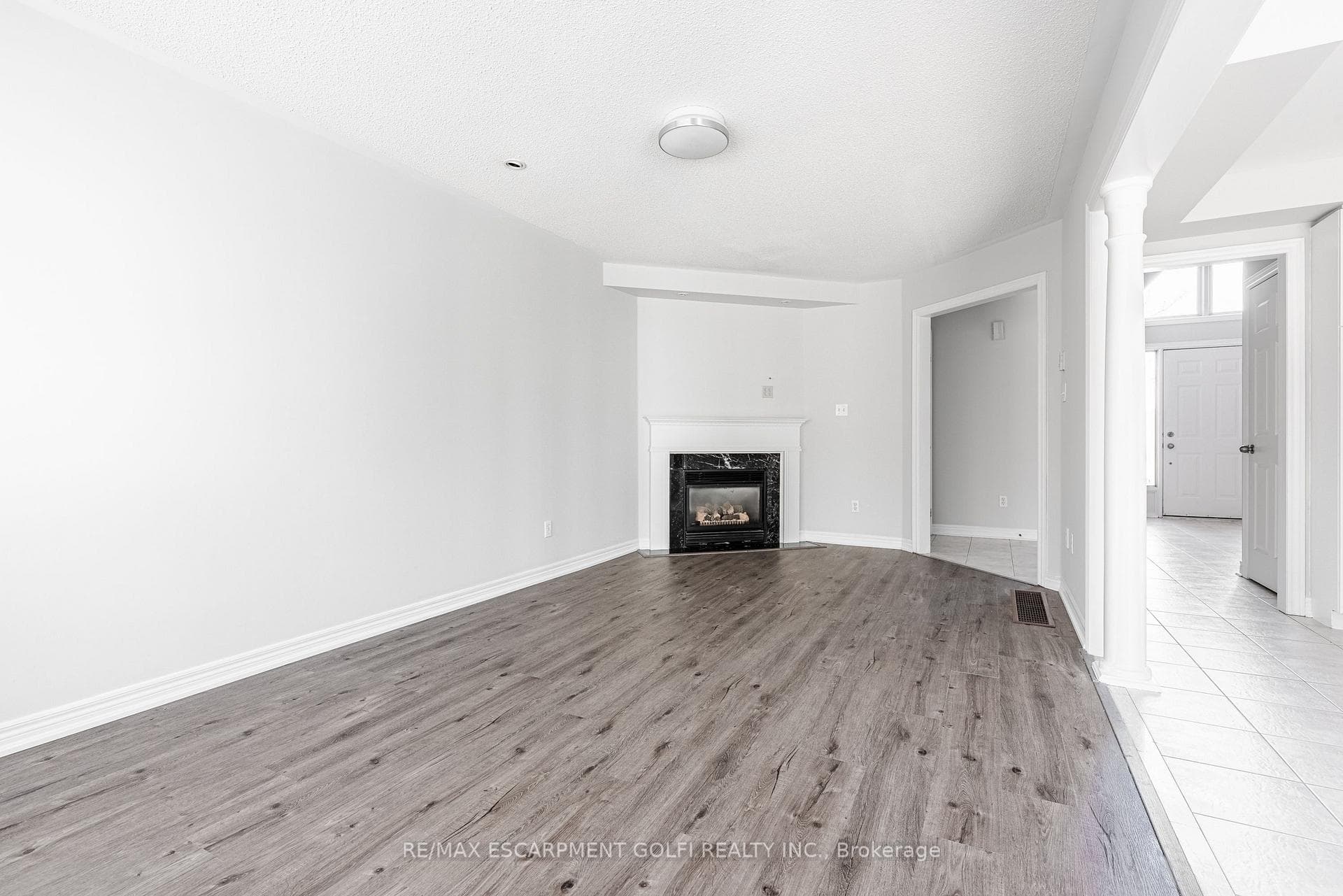 2529 Longridge Crescent photo 18