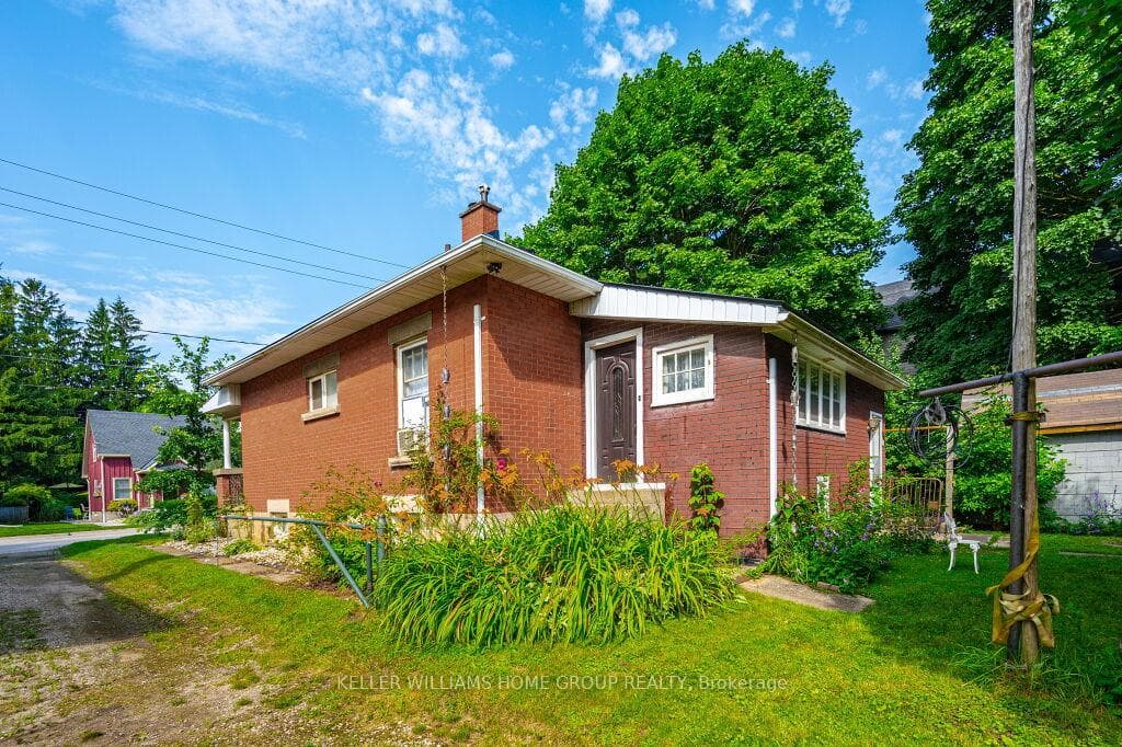 560 St David Street photo 32