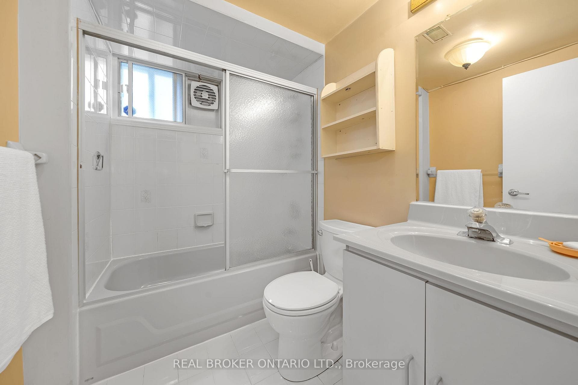 9 Overbank Crescent photo 29