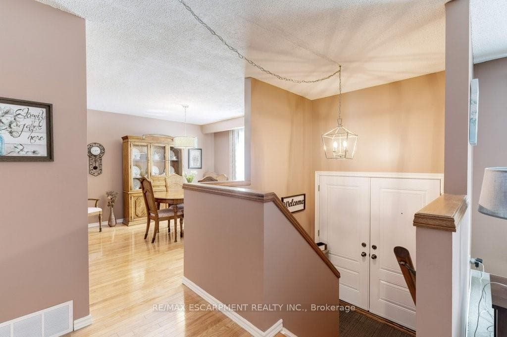 302 Highridge Avenue photo 8