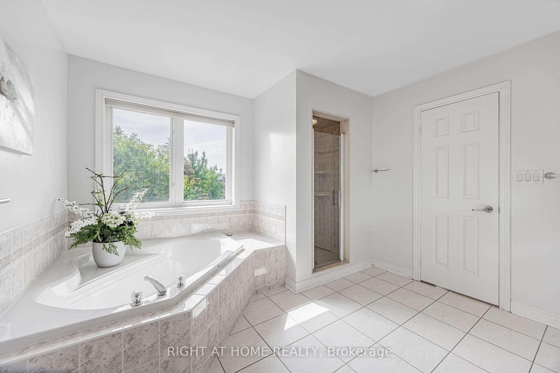 122 Annina Crescent photo 22