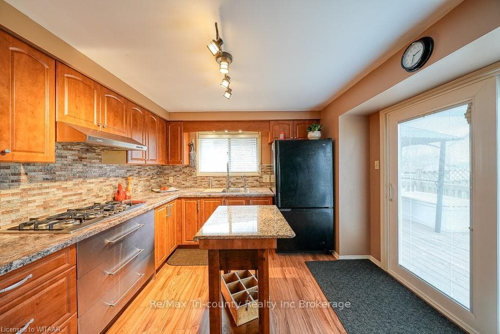 22 COXWELL Crescent photo 15