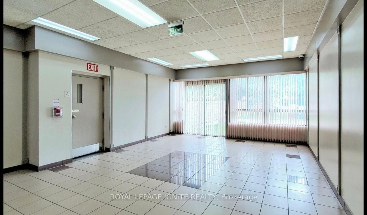 3380 Eglinton Avenue Unit 905 photo 3