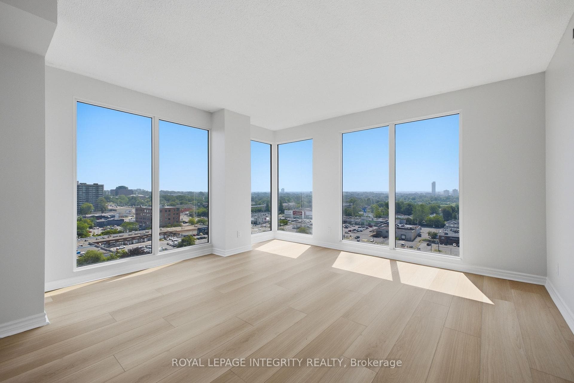 545 St Laurent Boulevard Unit 1207 photo 13