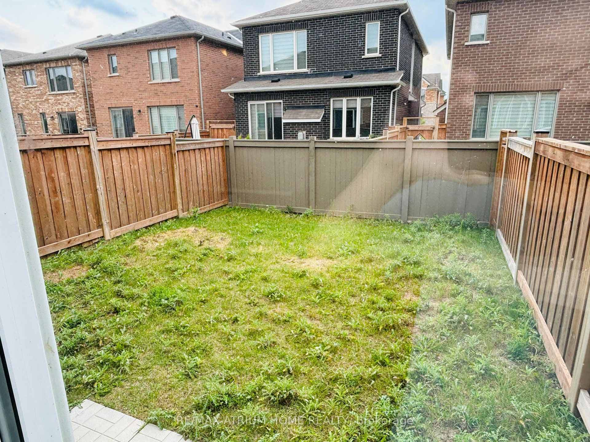 1356 Sycamore Gardens photo 5