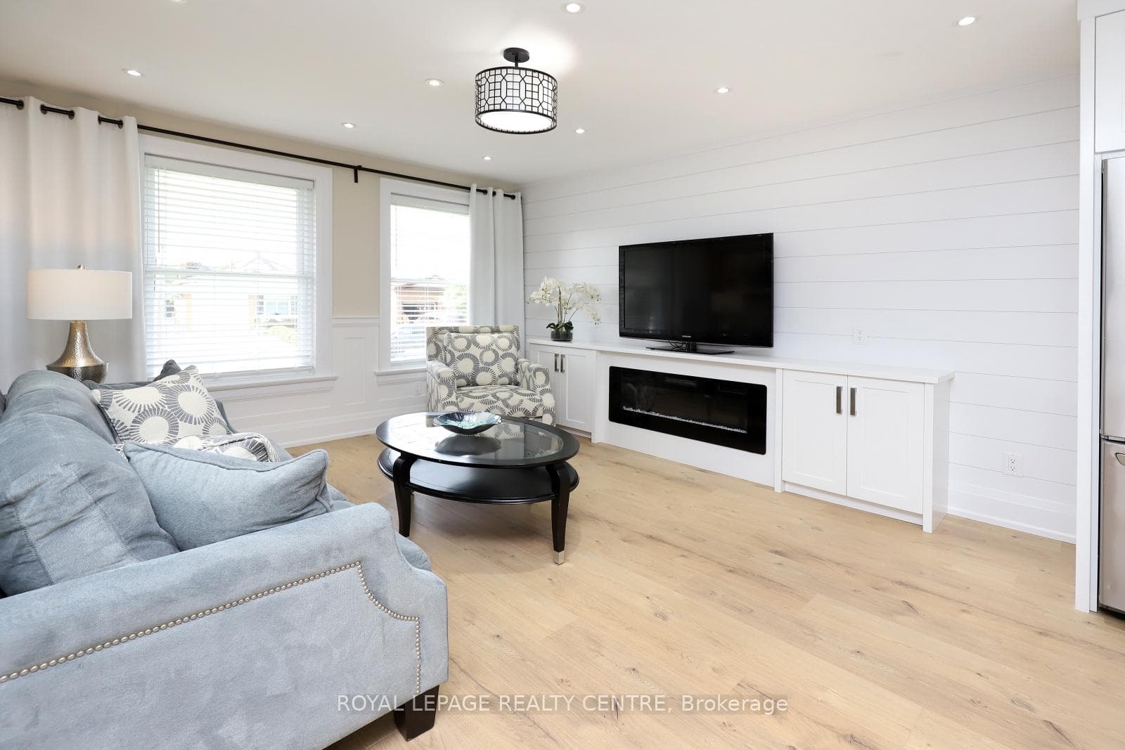 55 Flora Drive Unit Main Lvl photo 3
