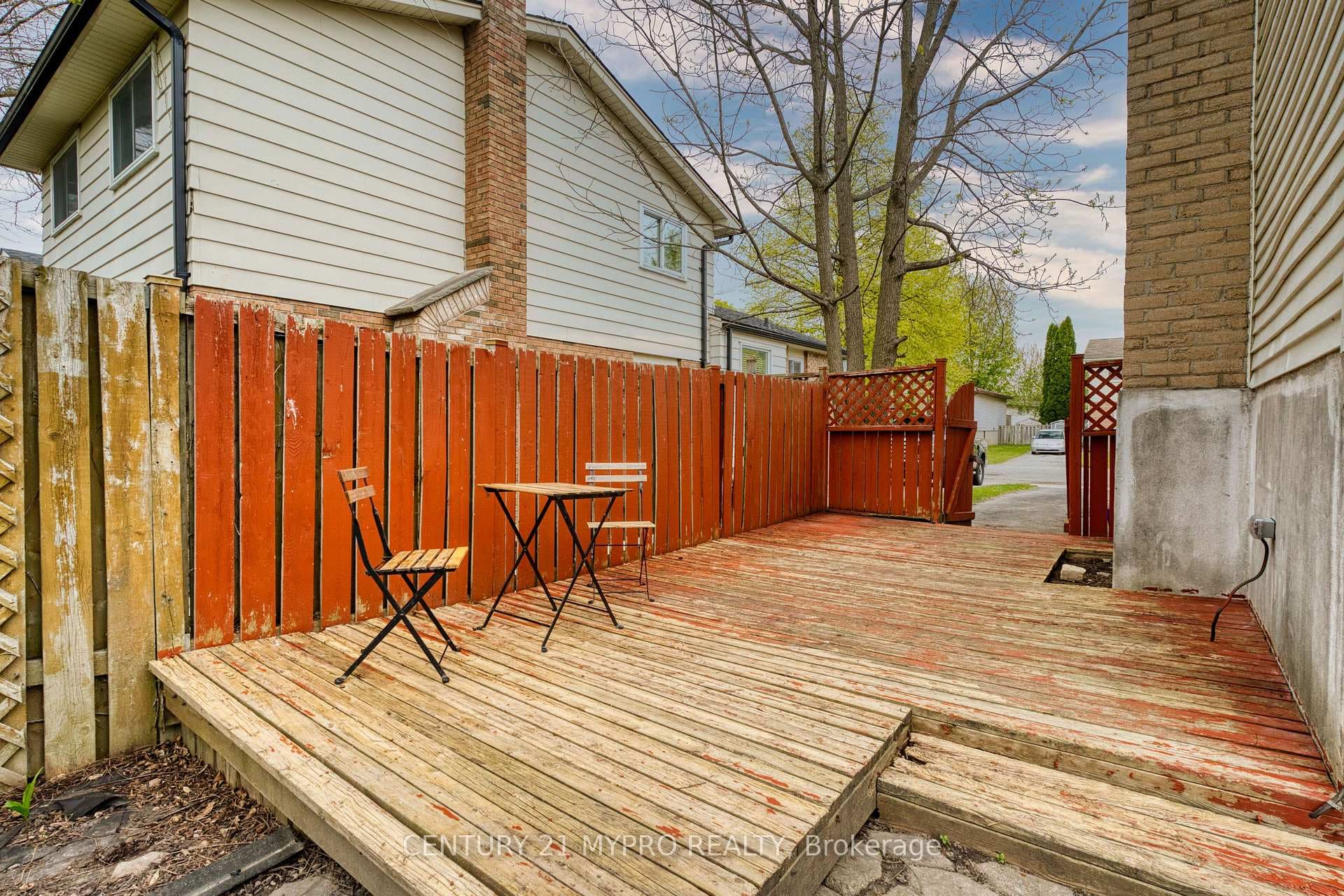 122 Olympic Crescent photo 32