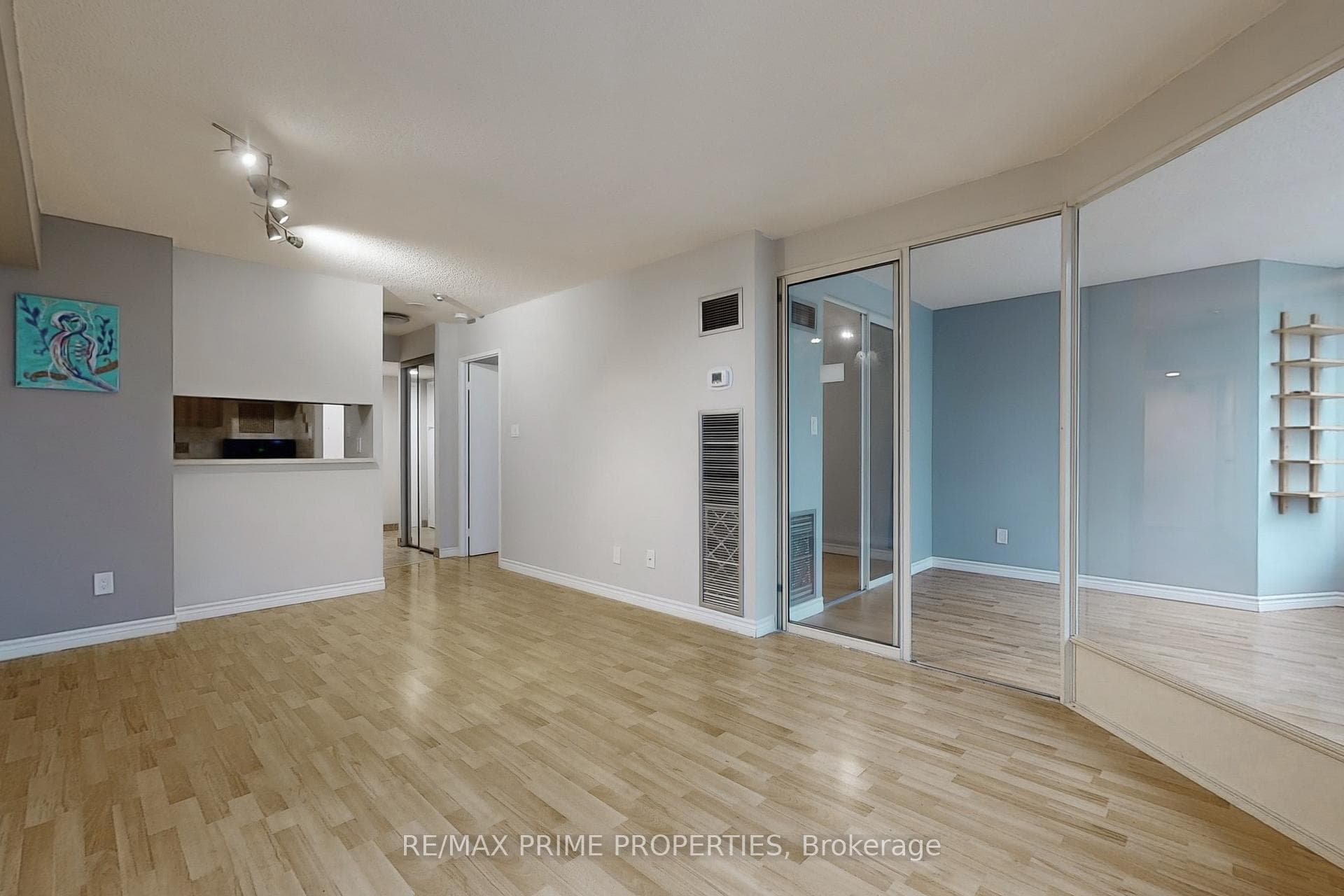 633 Bay Street Unit 1022 photo 22