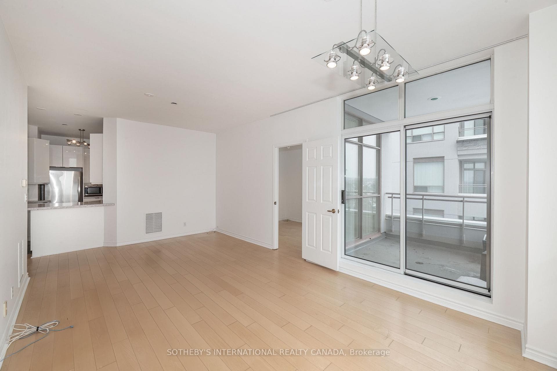 980 Yonge Street Unit 701 photo 4