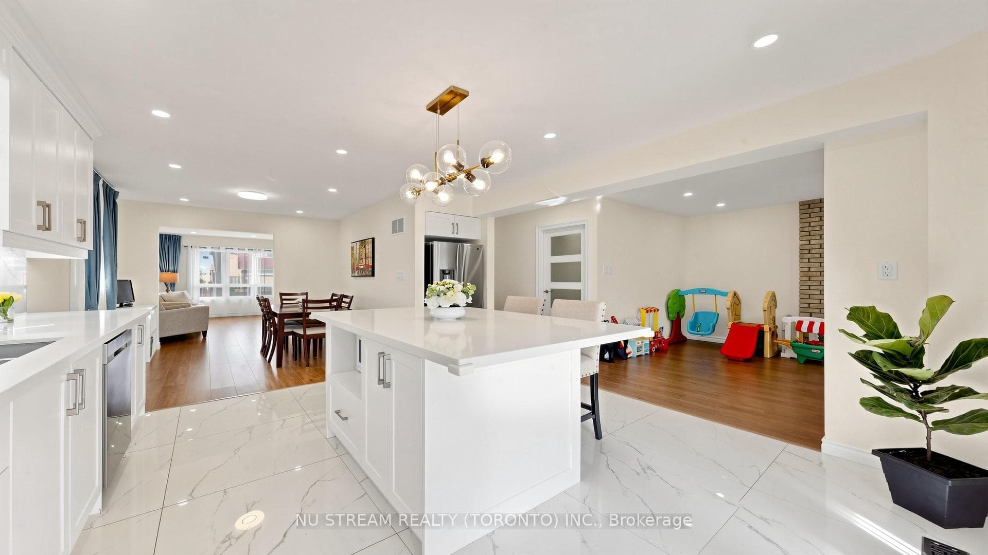 26 Alexmuir Boulevard photo 13