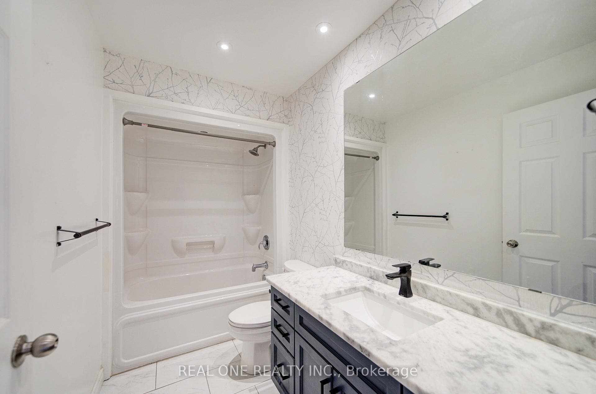 105 Milroy Drive photo 23