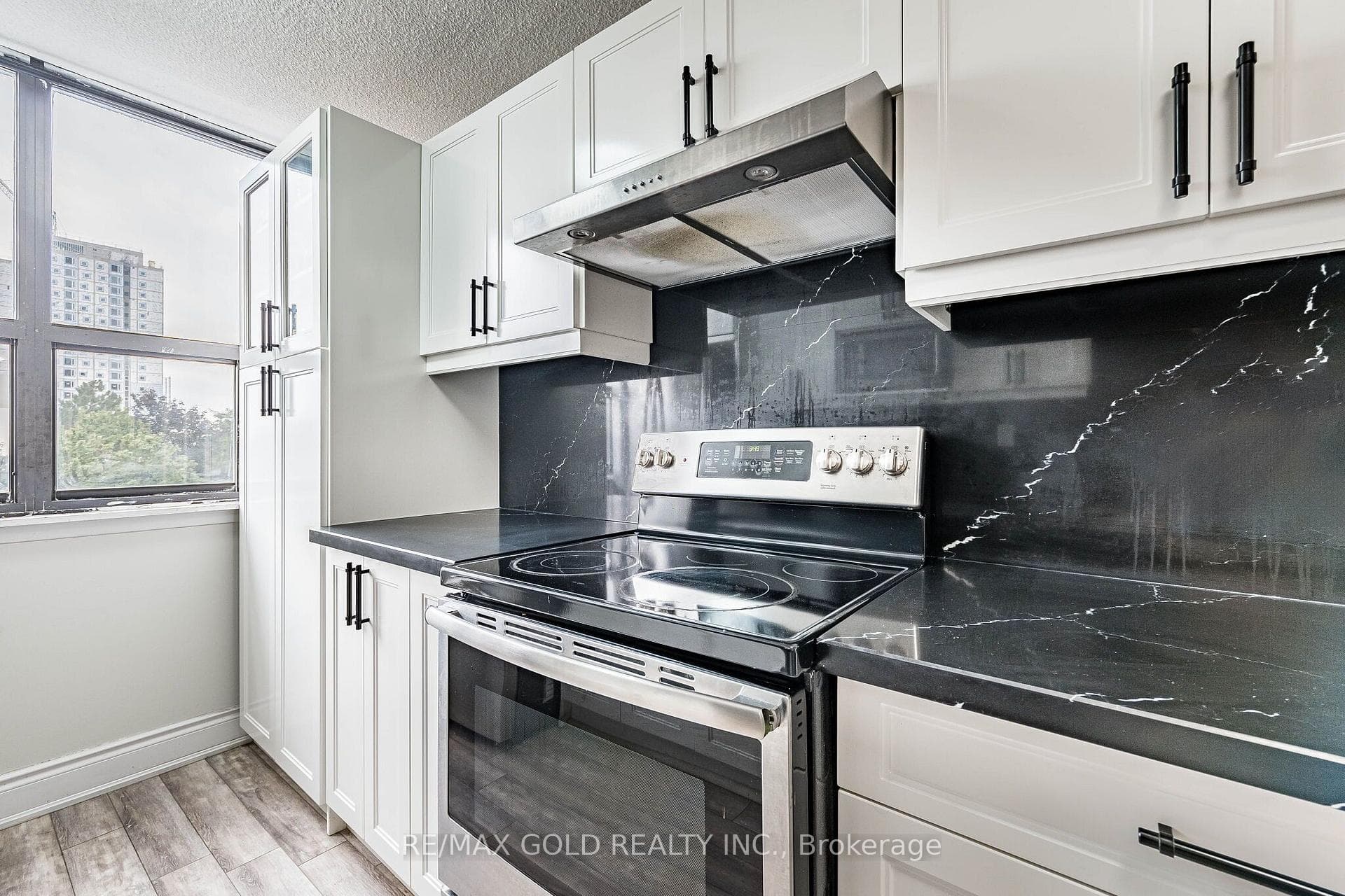 18 Knightsbridge Road Unit 508 photo 25
