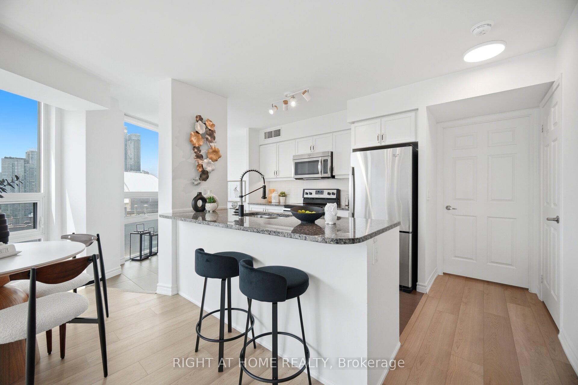 19 Grand Trunk Crescent Unit #2511 photo 16