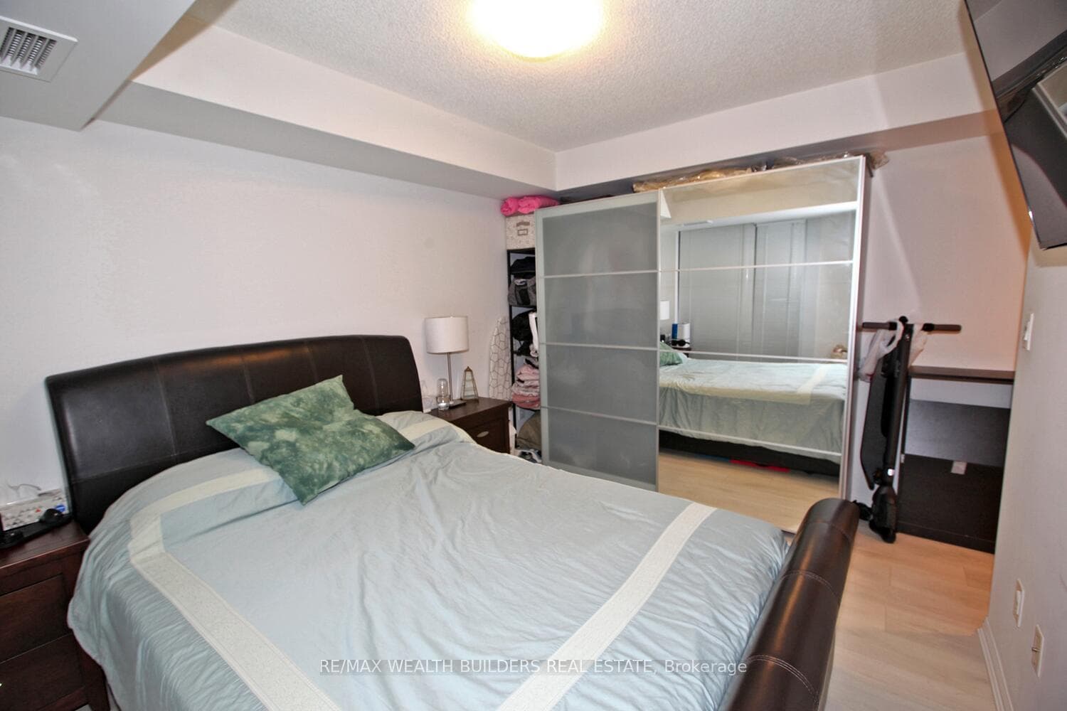 400 Adelaide Street Unit 2322 photo 19