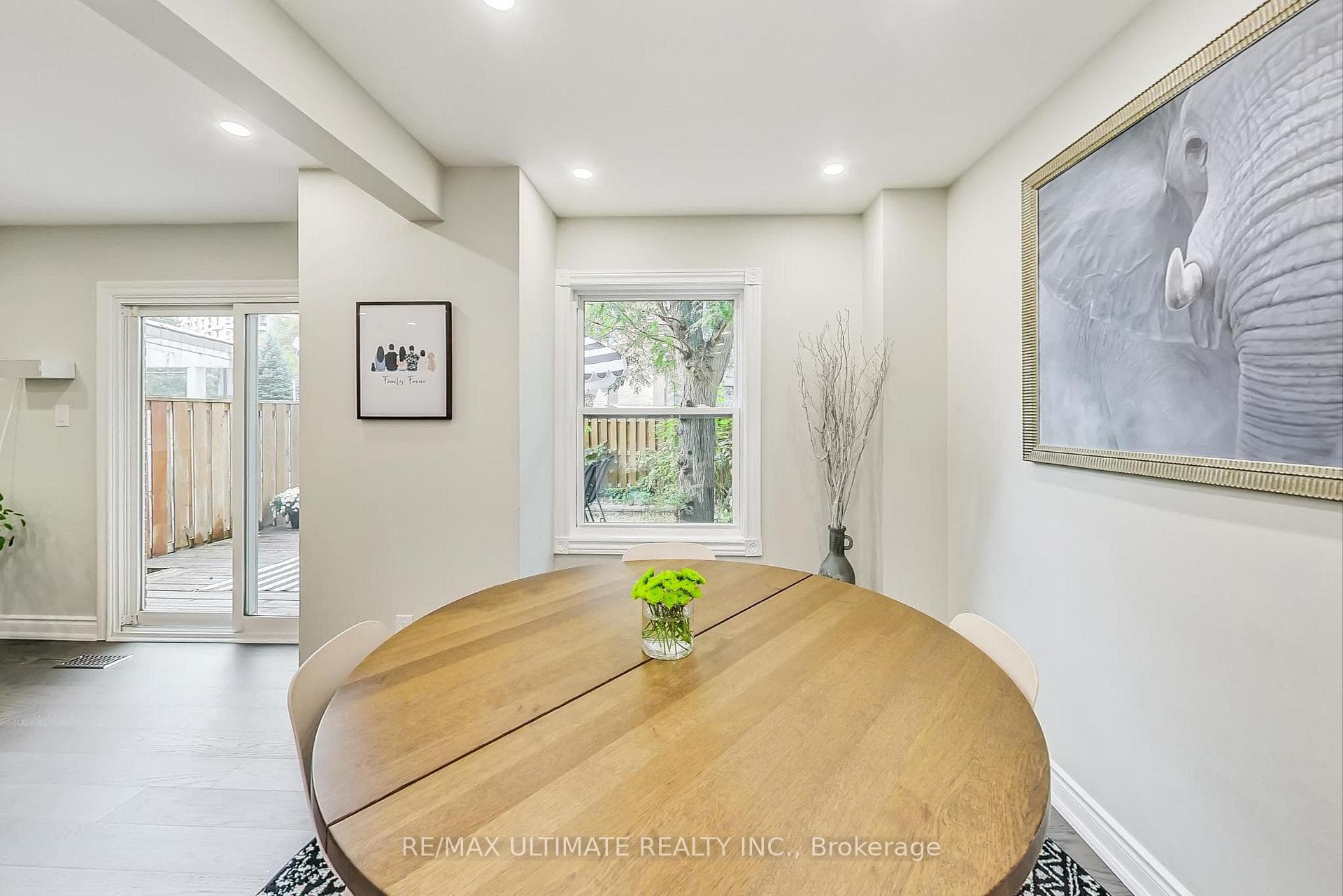 8 Markburn Court photo 8