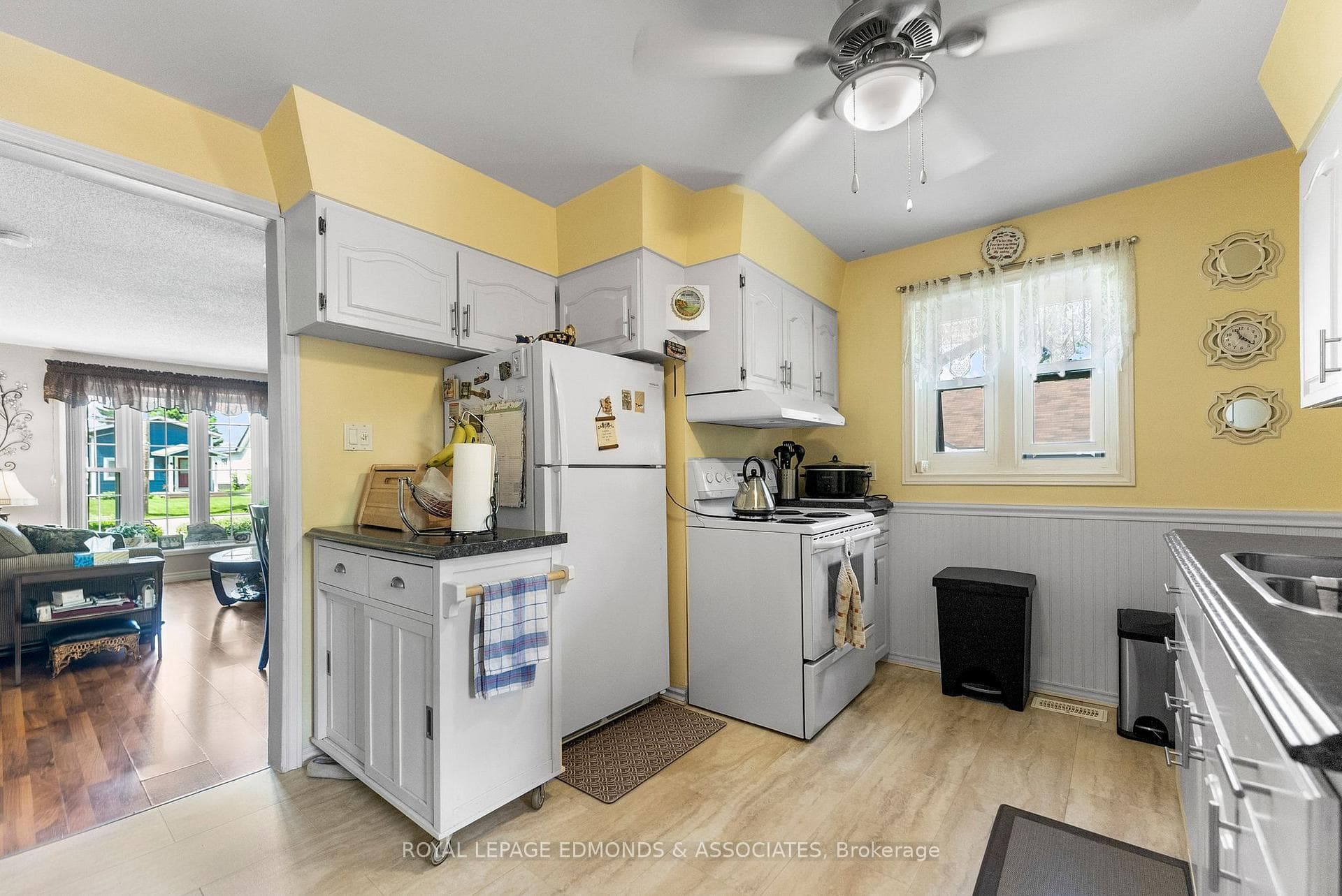 203 Everett Street photo 9