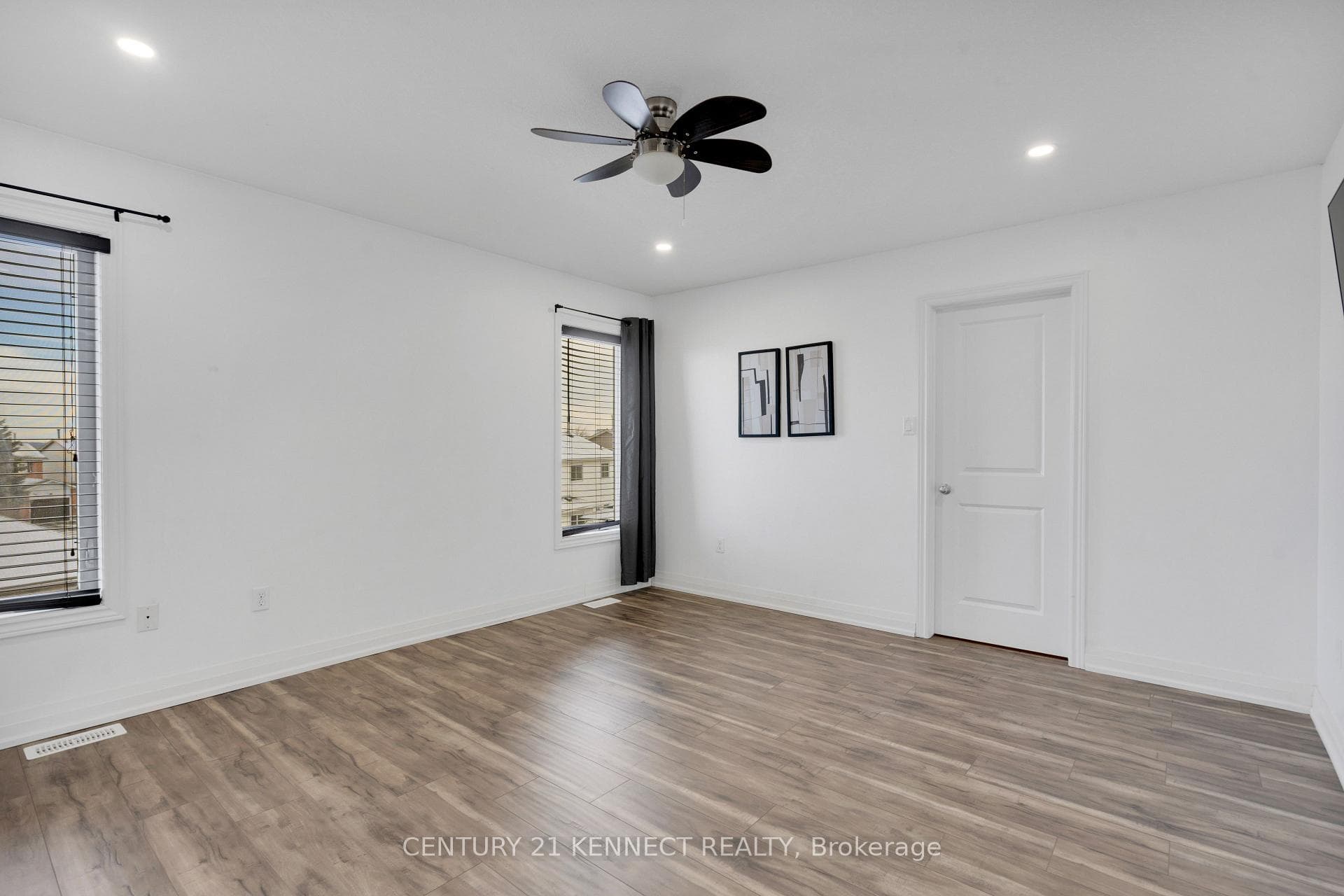 200 Courtney Crescent photo 13