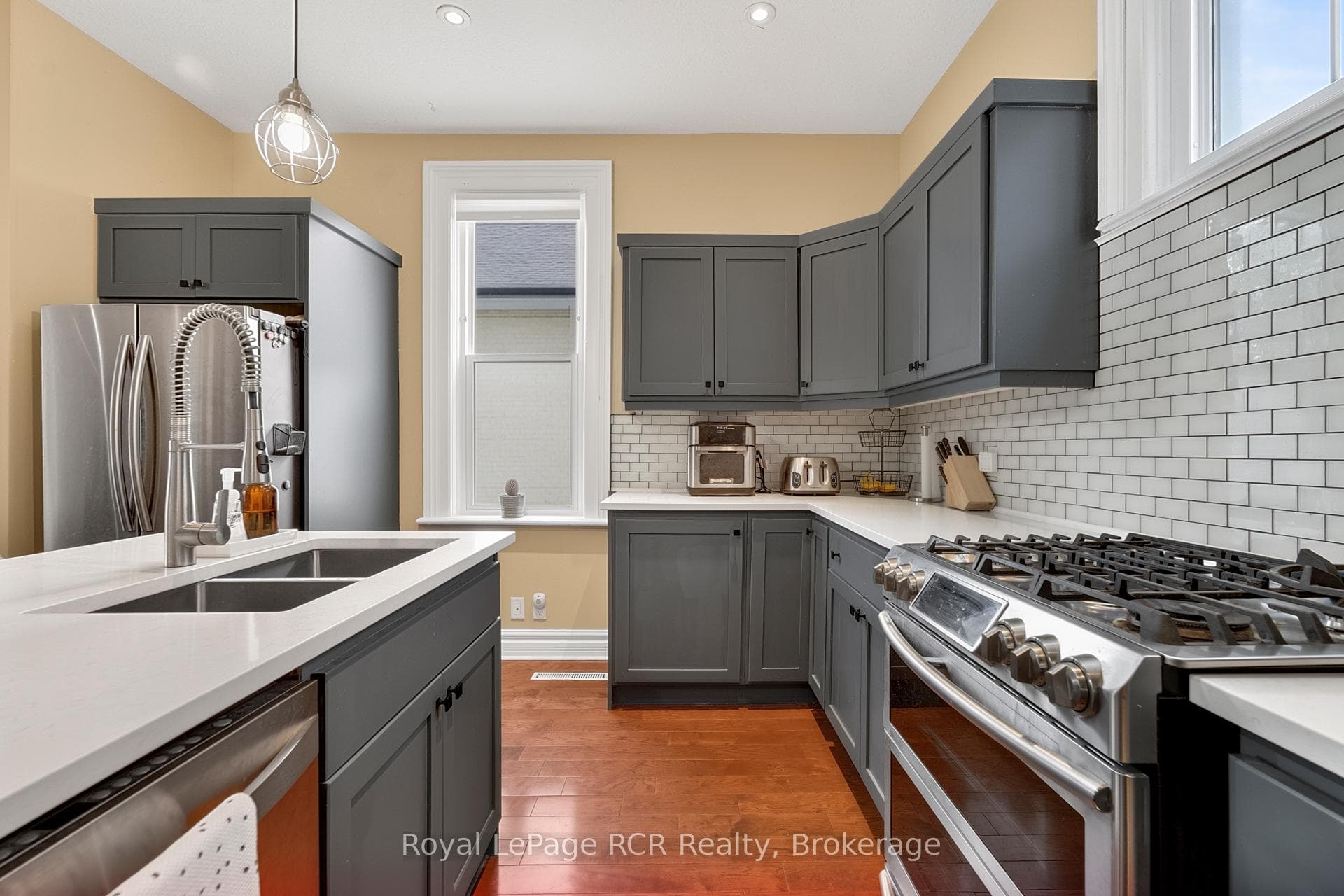 236 Andrew Street photo 8