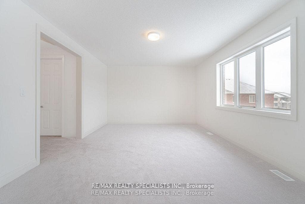 54 Marigold Boulevard photo 15