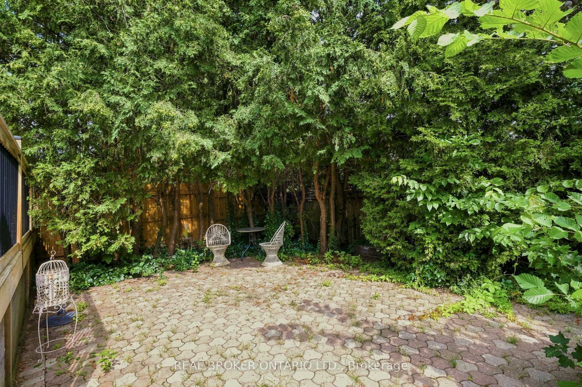 2021 Woodglen Crescent photo 24