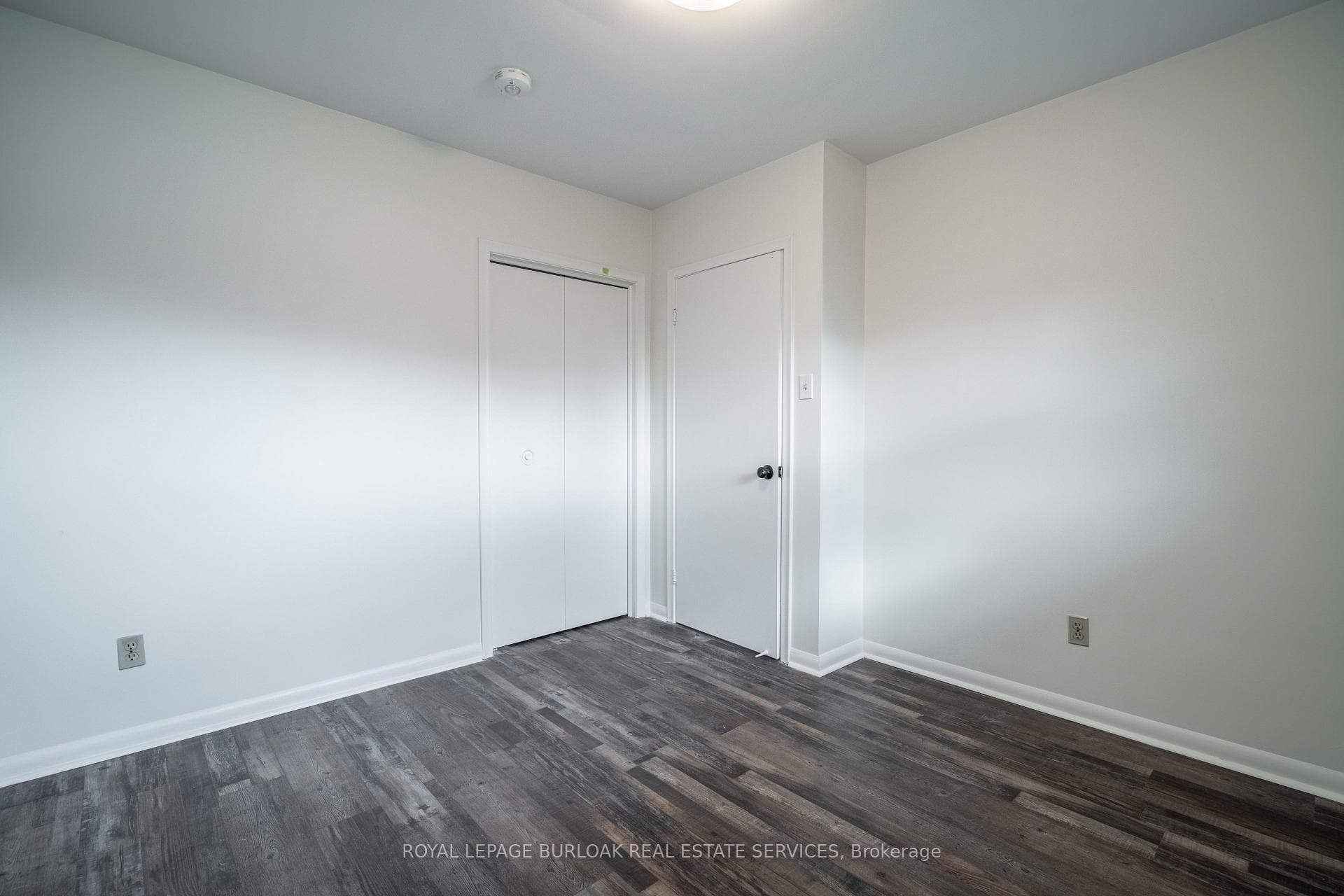 4 STARLIGHT Court Unit Upper photo 15