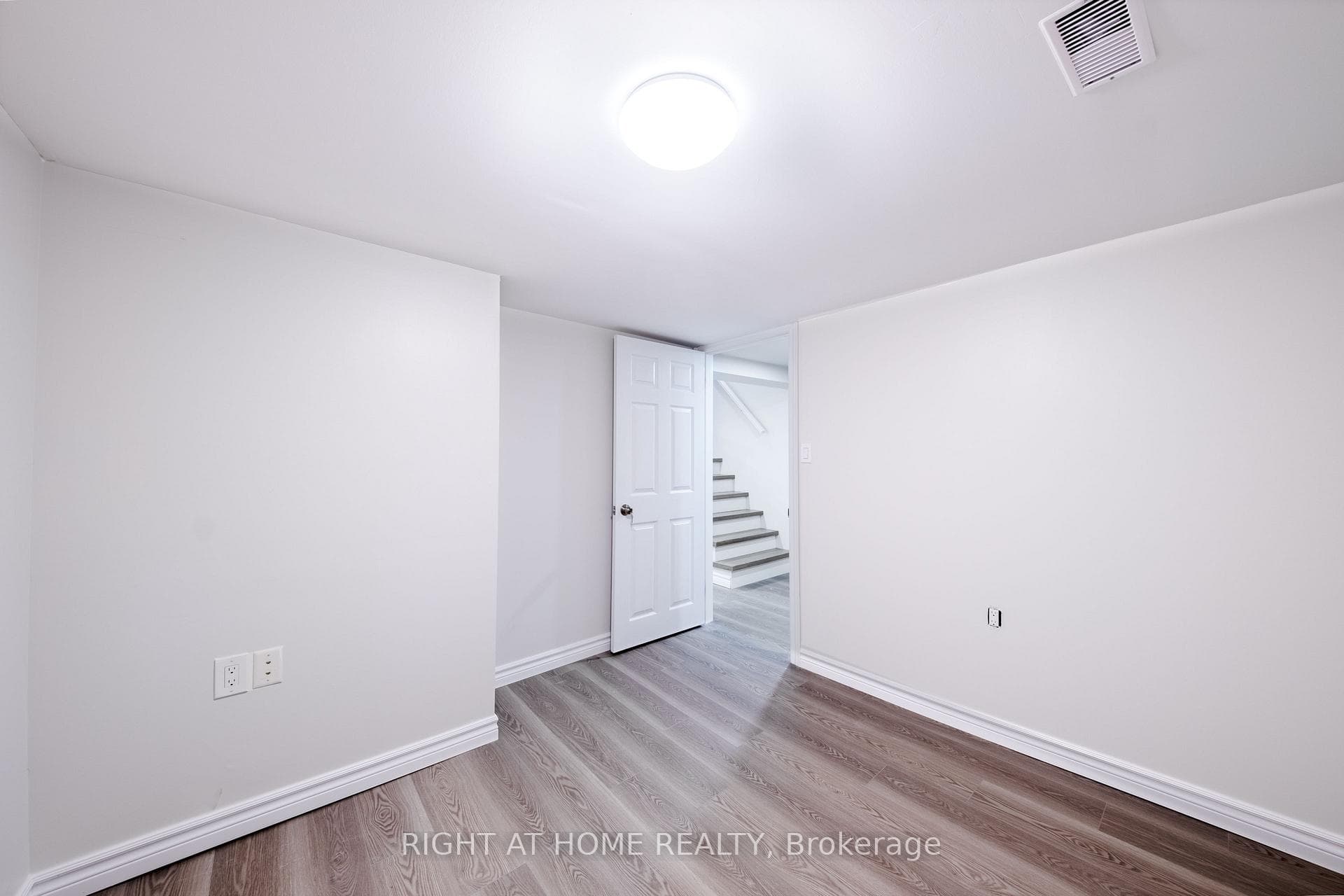 8 Watling Street photo 17