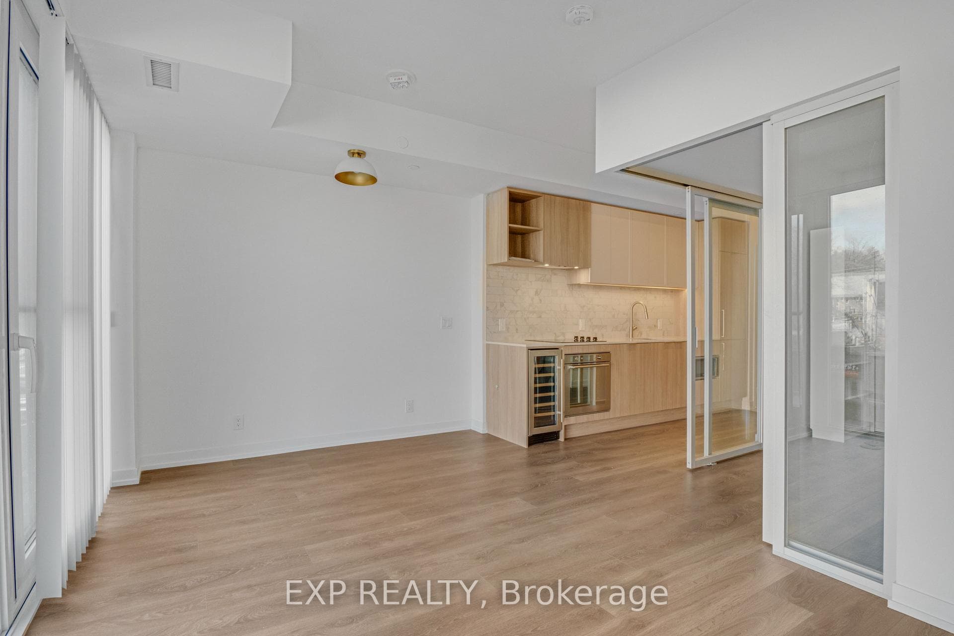 2020 BATHURST Street Unit 321 photo 12