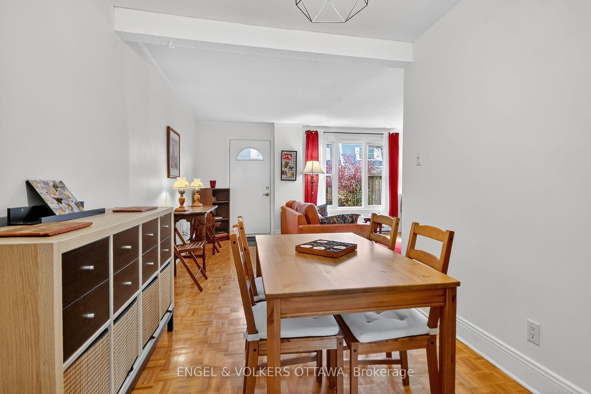 910 Dynes Road photo 16