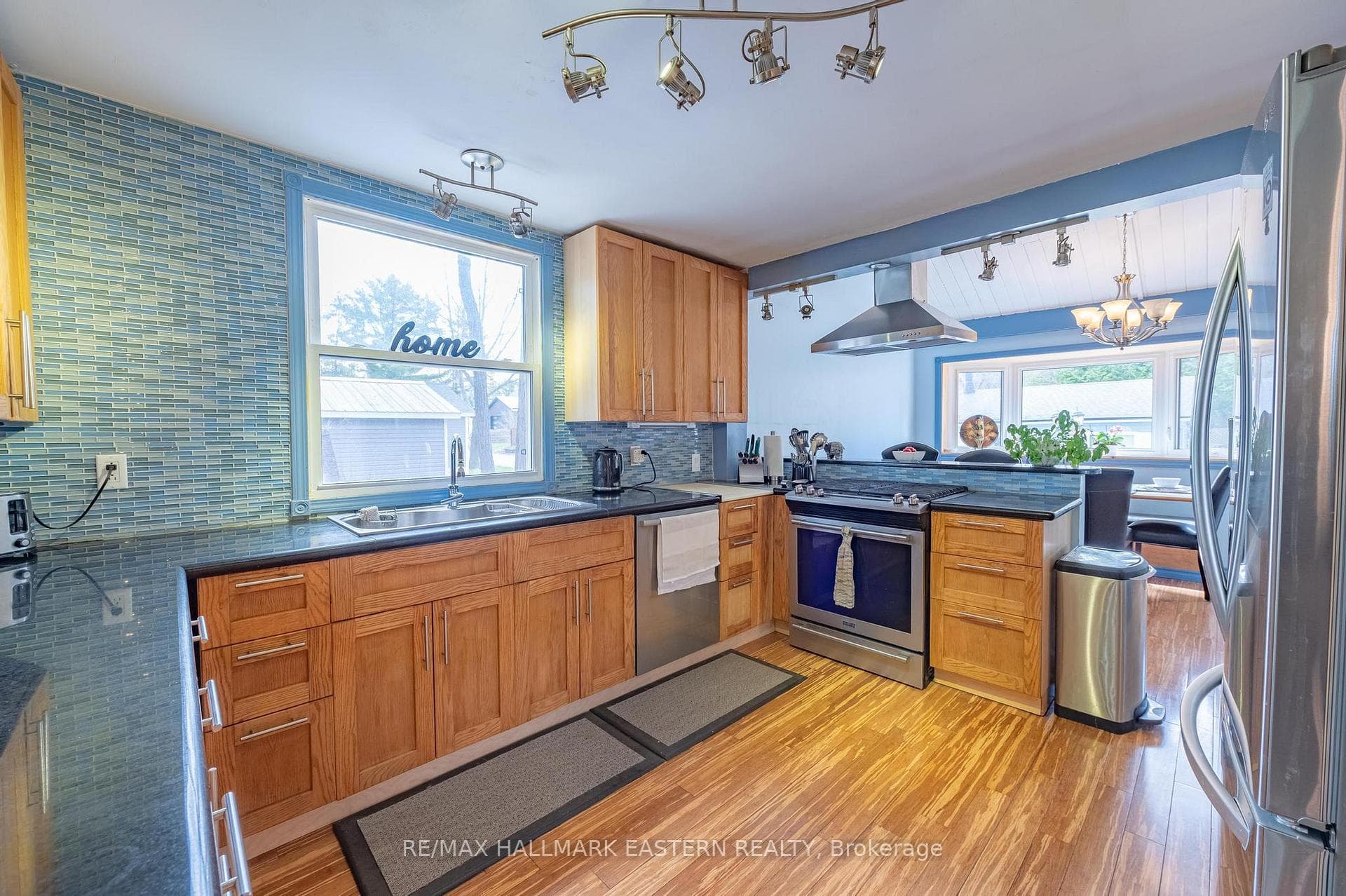 7066 Waverly Street photo 22