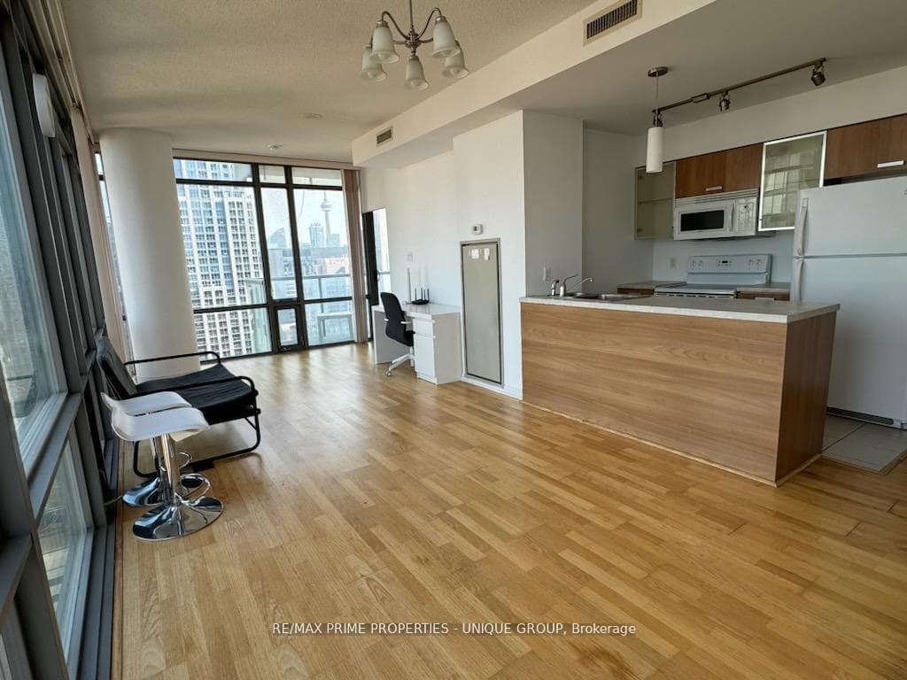 38 Grenville Street Unit 3007 photo 5