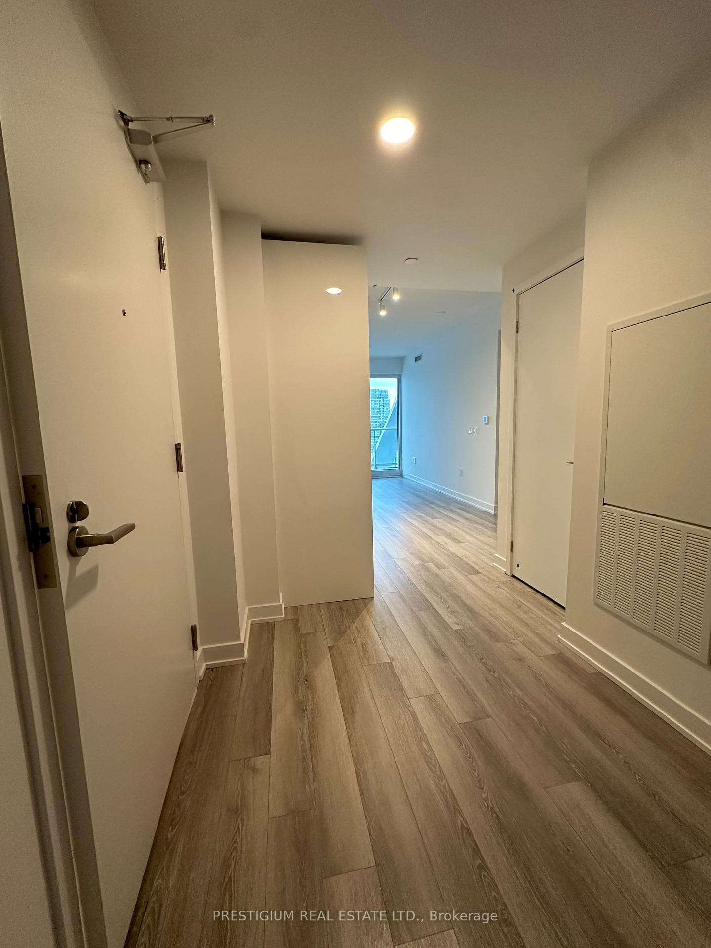 230 simcoe Street Unit 2715 photo 13