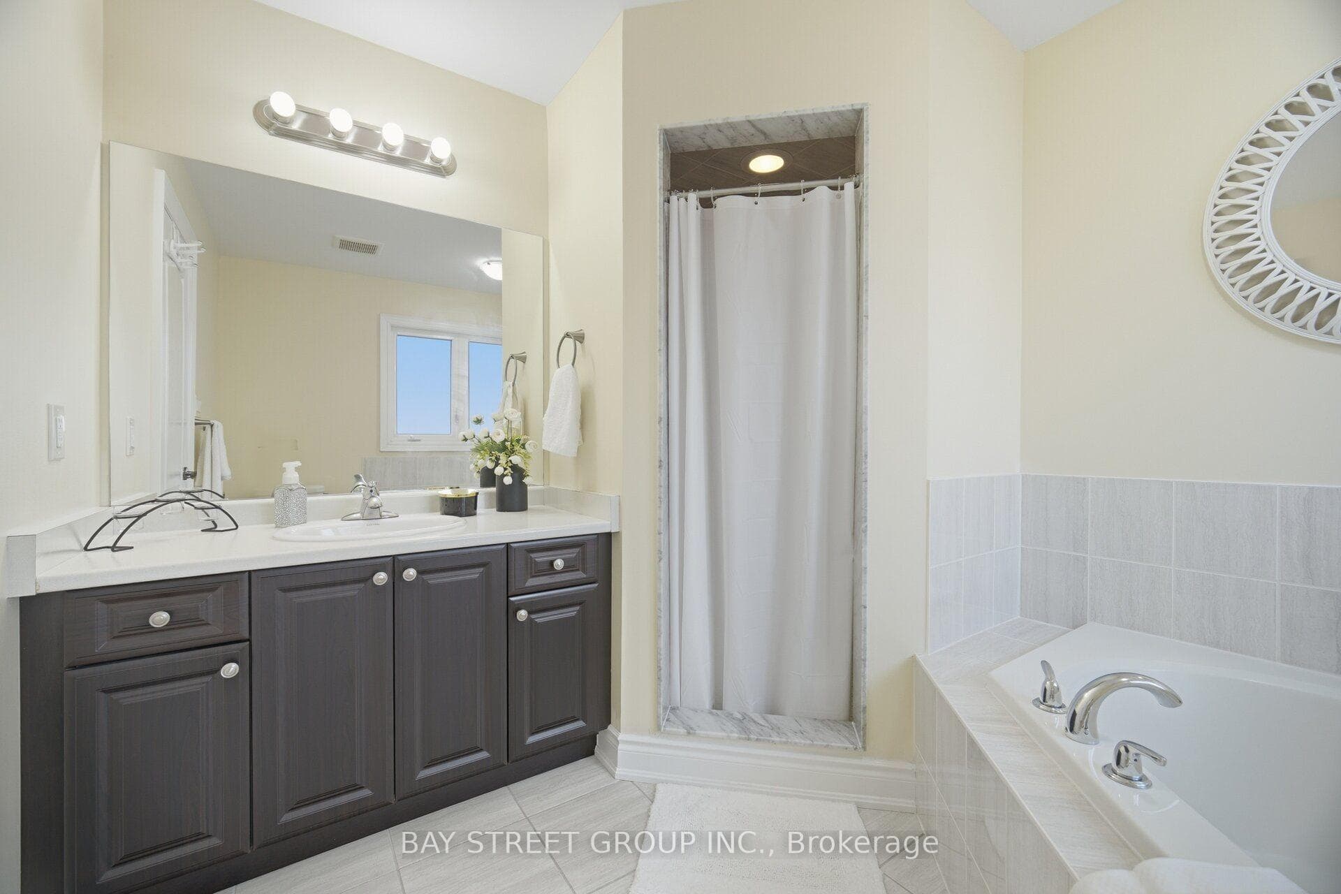 66 Milby Crescent photo 16