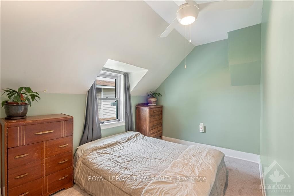 488 CLARENCE Street photo 18