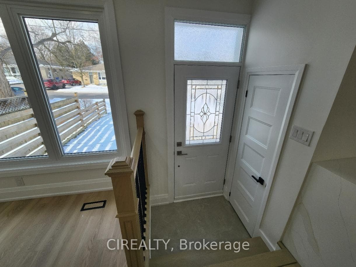31 Bailey Crescent Unit Main photo 2