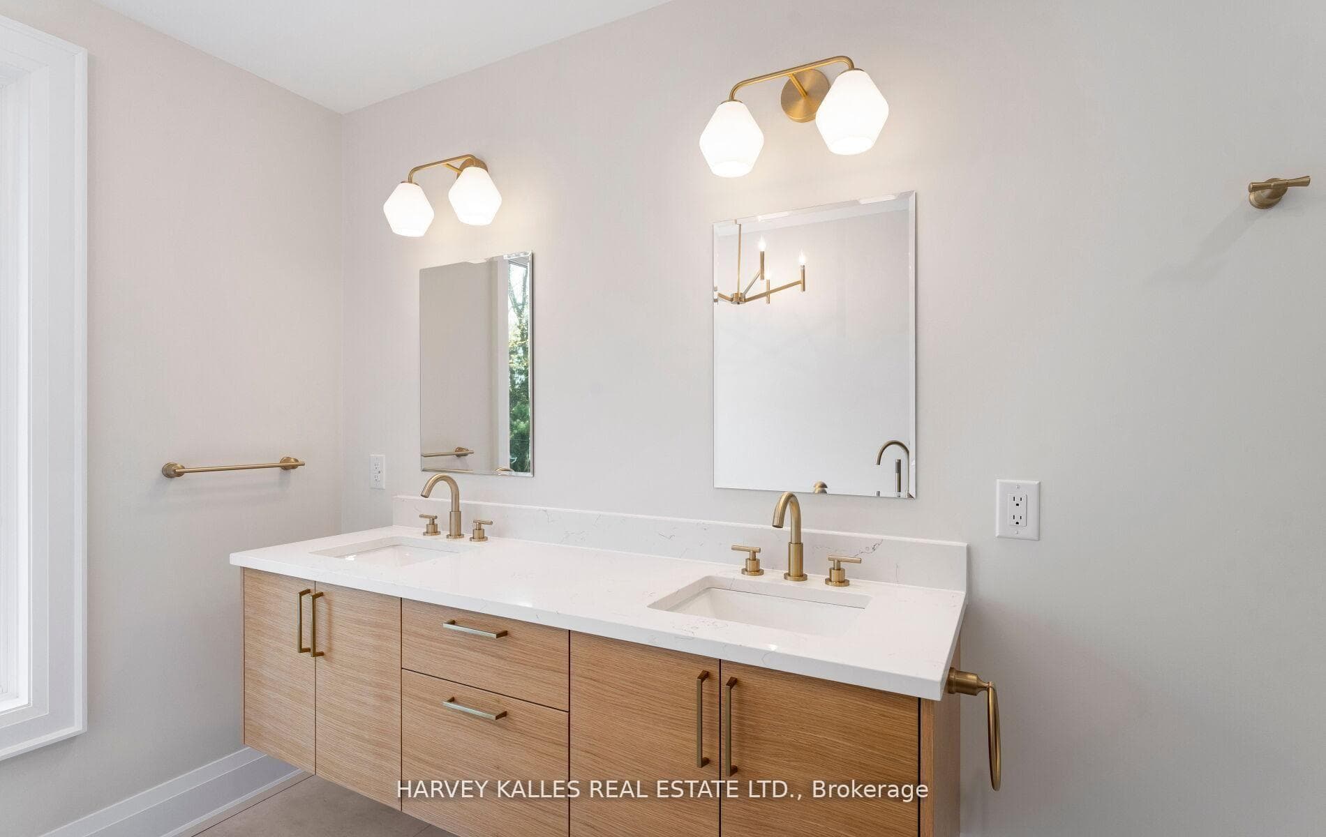 94 Prince Edward Drive photo 32