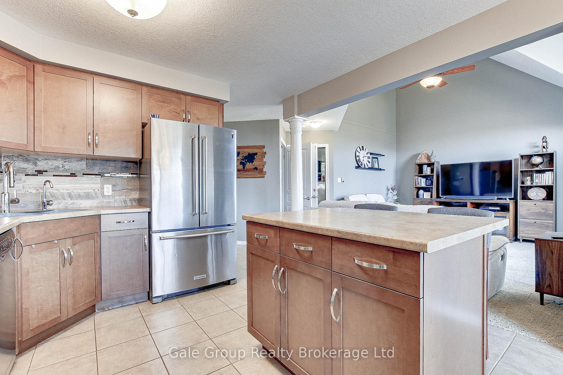 654 Frontenac Crescent photo 10