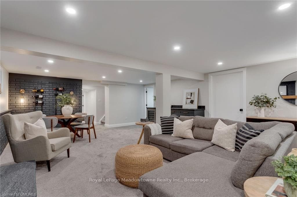 15 IRWIN Crescent photo 21