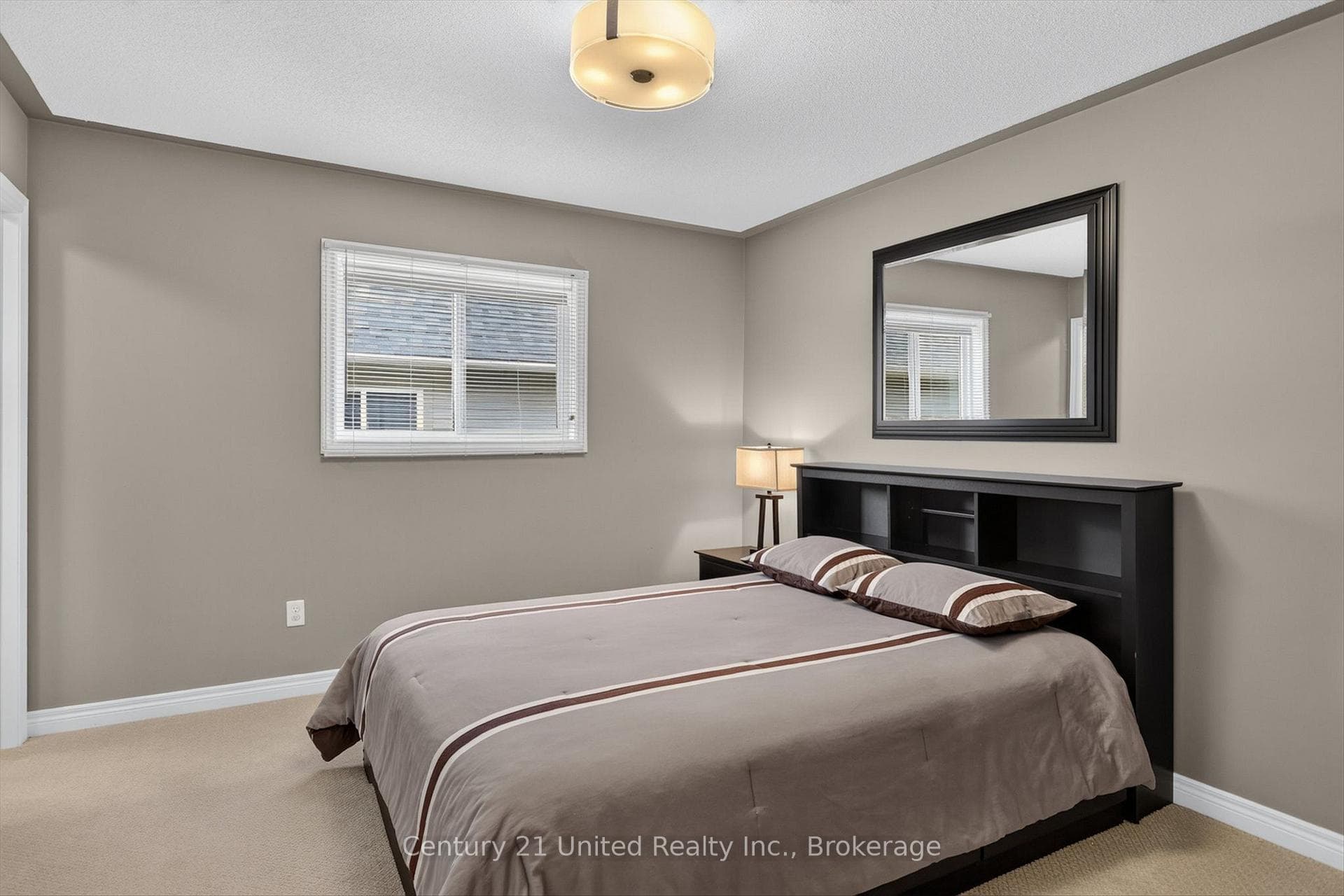 1184 Scollard Drive photo 32