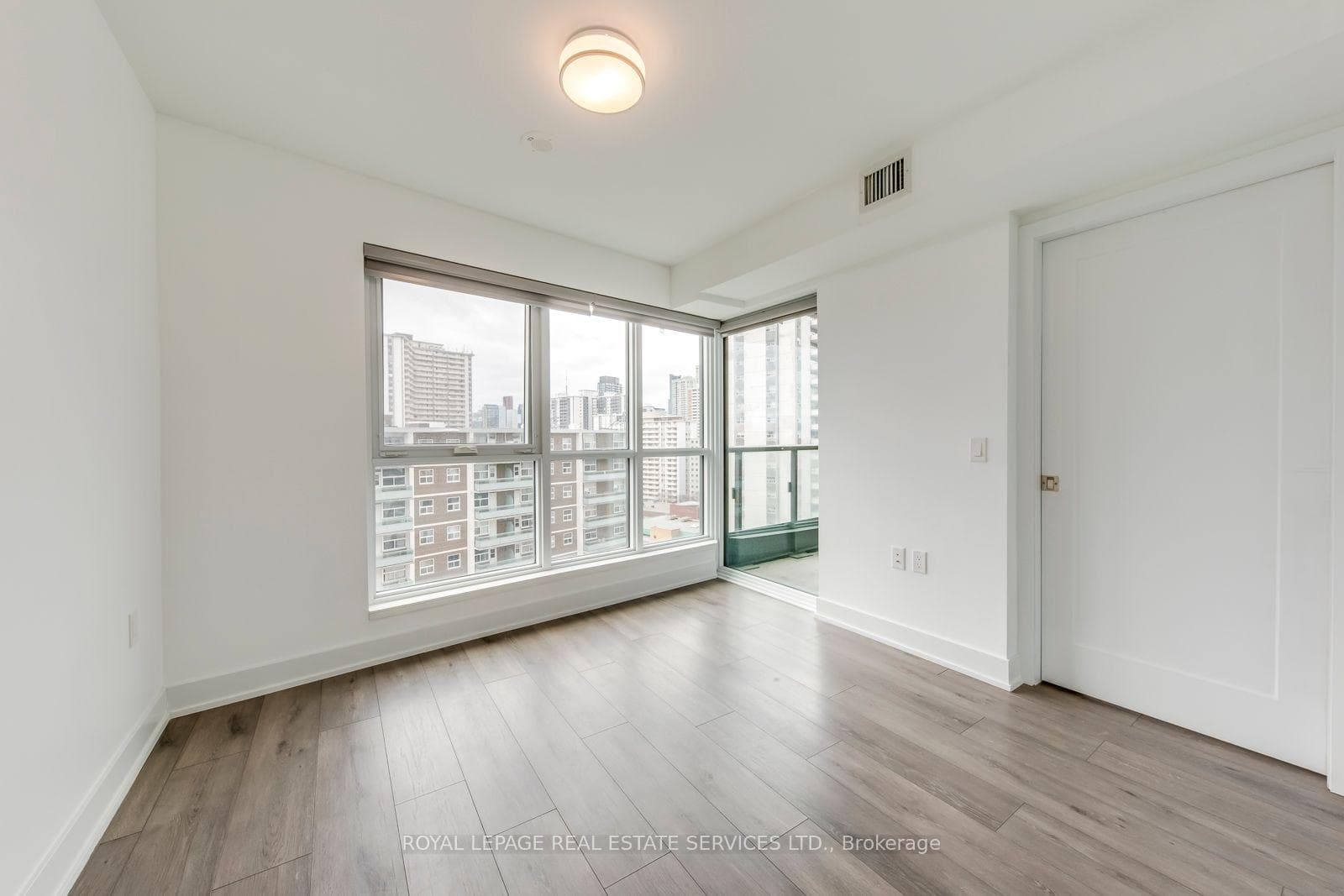 585 Bloor Street Unit 1320 photo 19