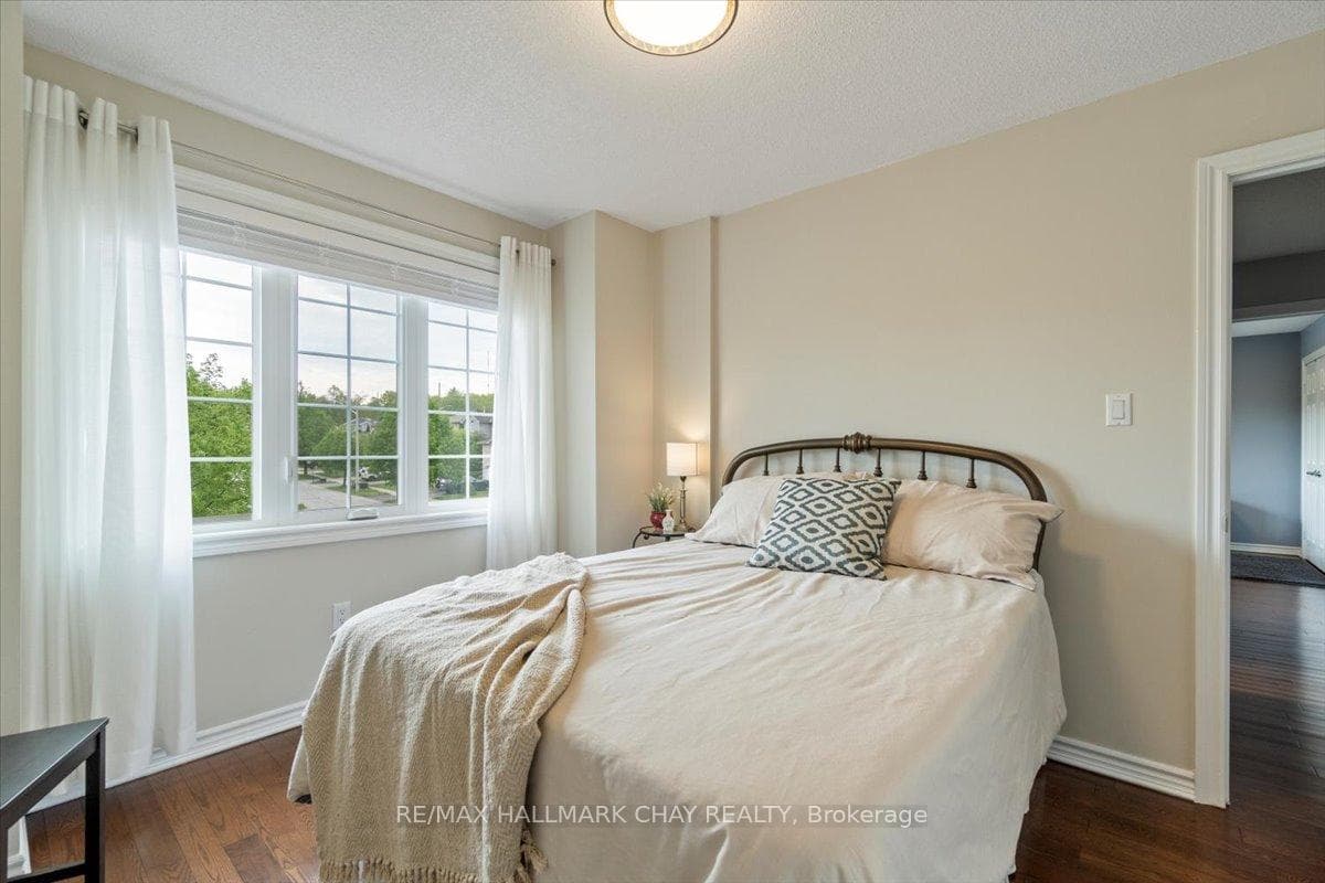 20 Stoneybrook Crescent photo 27