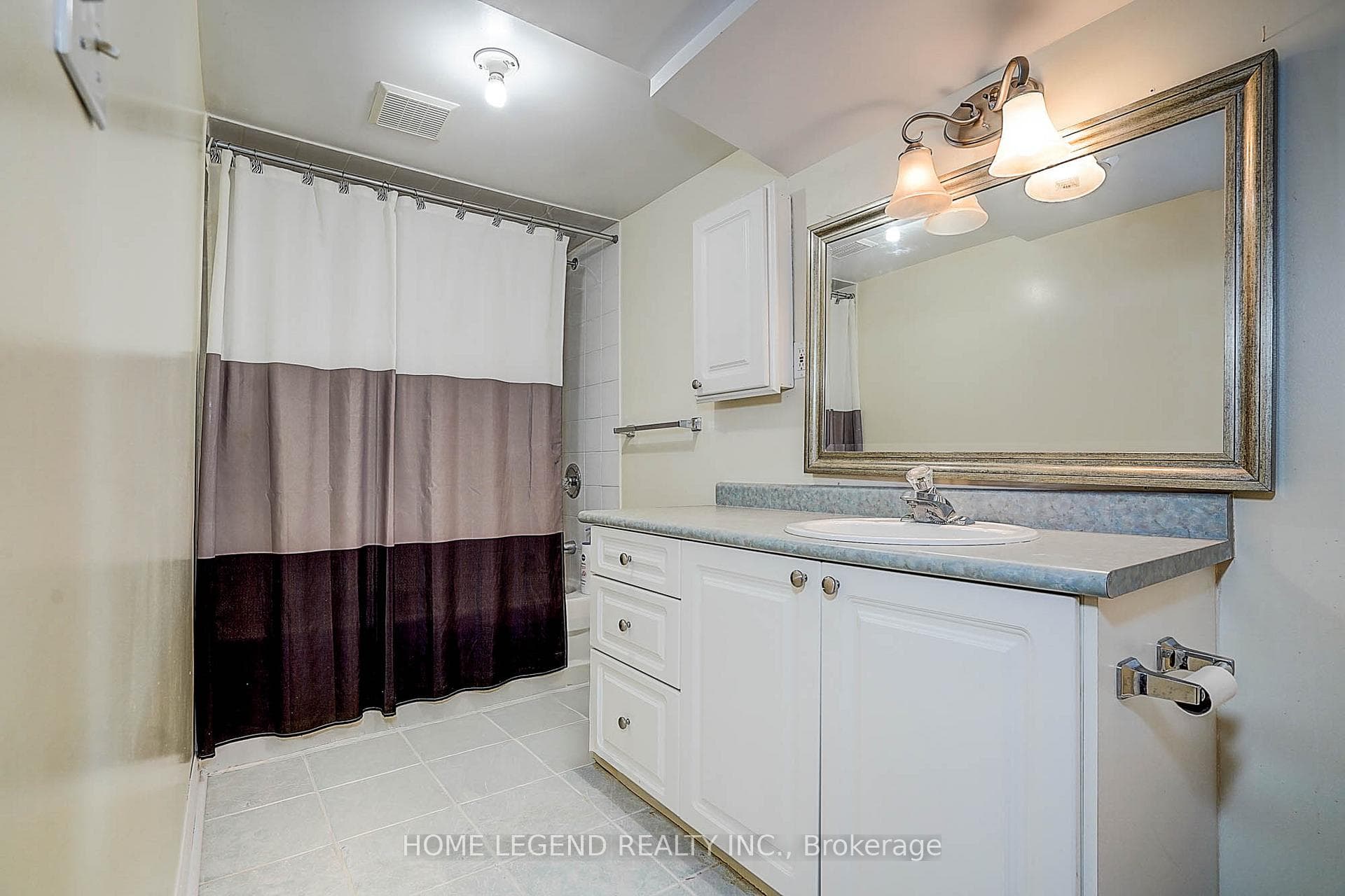 142 Highgate Drive photo 36