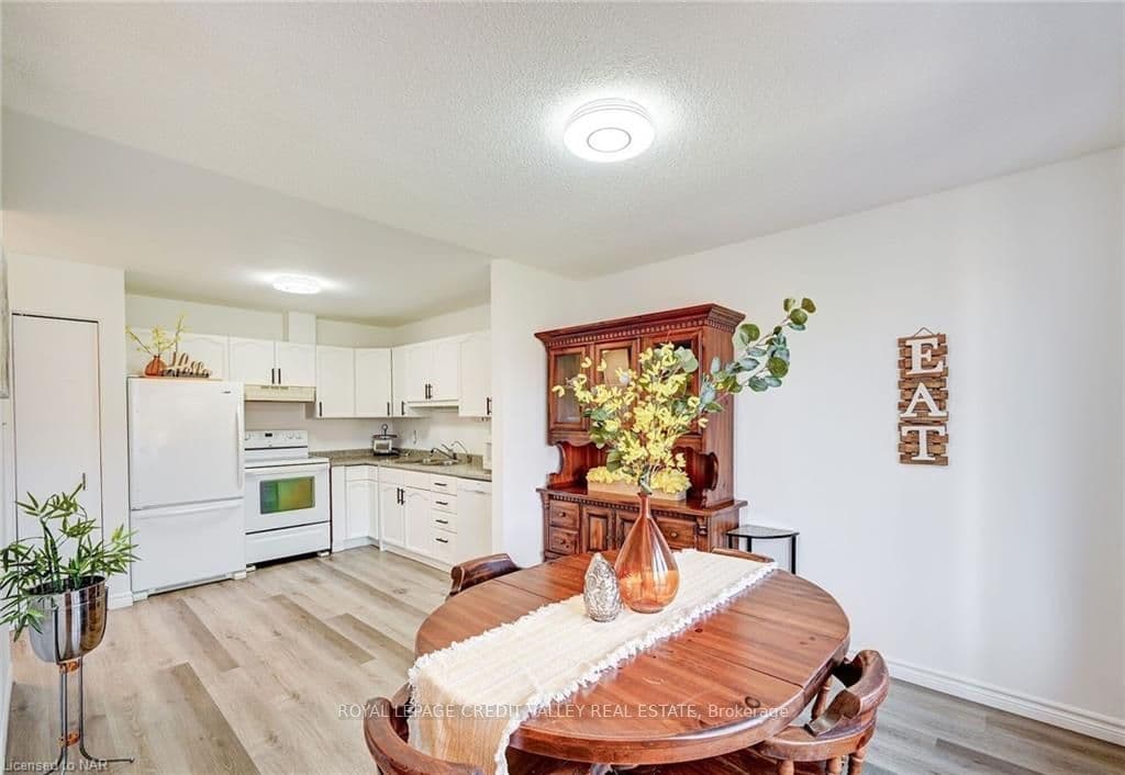 122 BUNTING Road Unit 53 photo 11