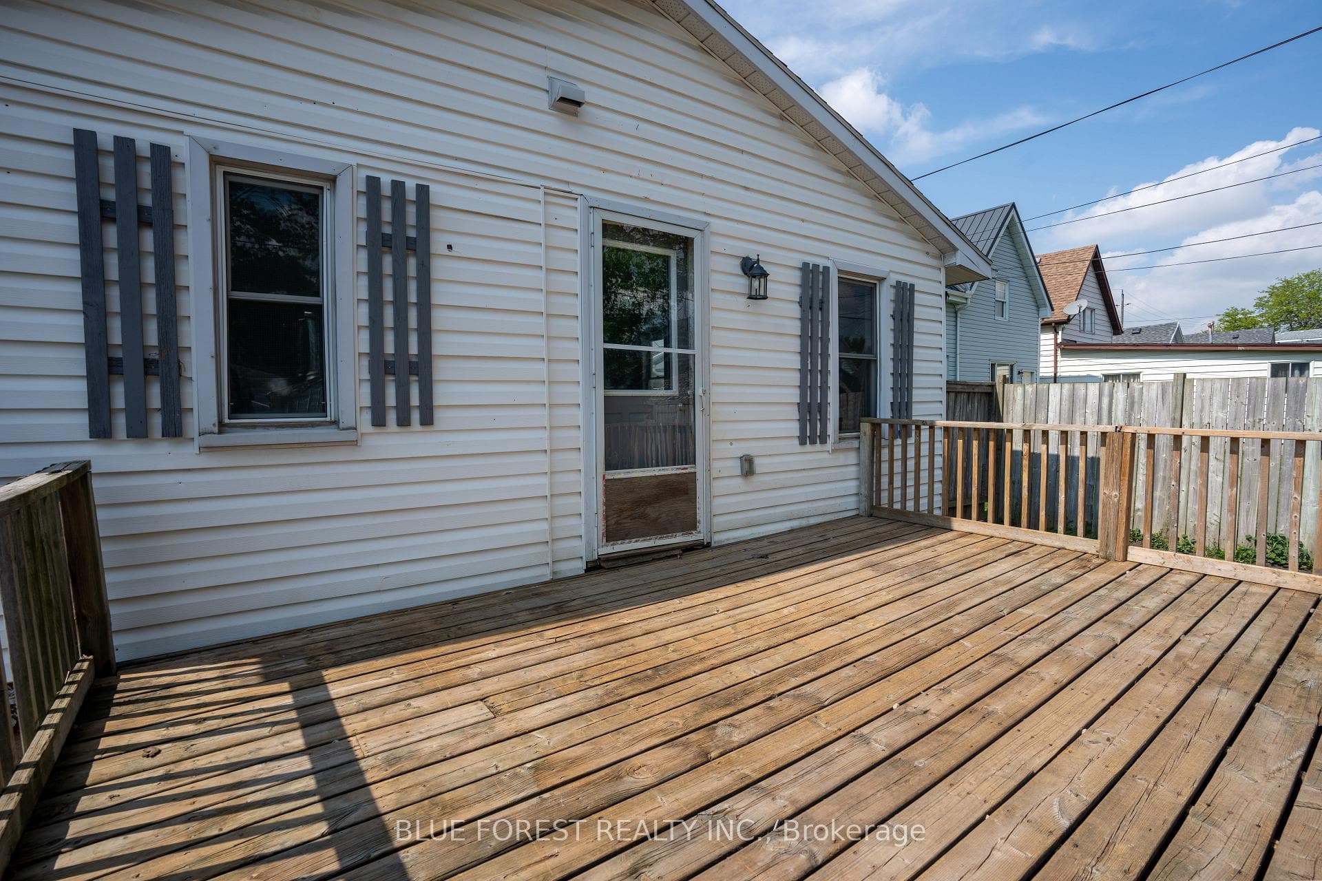 460 WALLACE Street photo 28