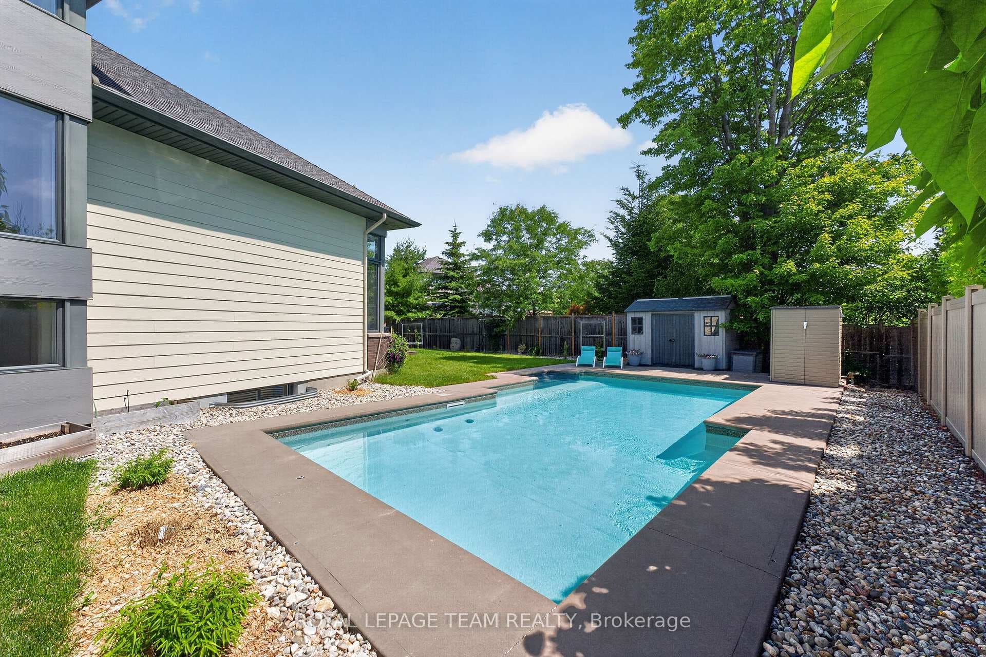 252 Sunnyridge Crescent photo 38