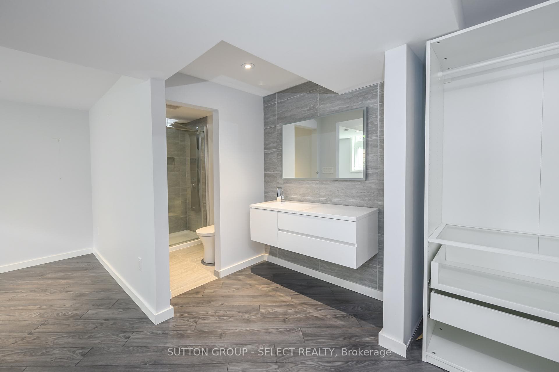6 Moreau Crescent photo 30