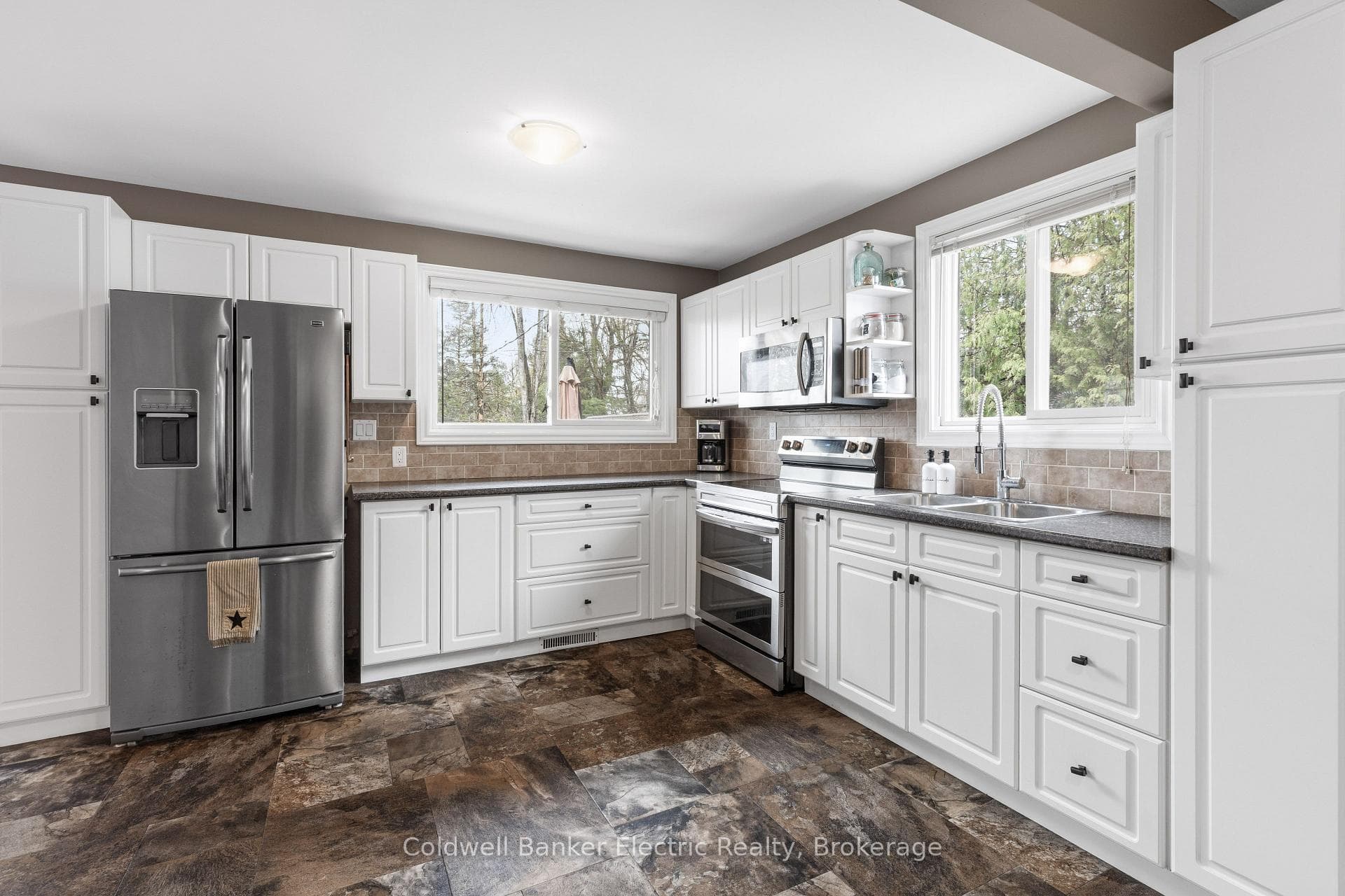30 Woods Avenue photo 2